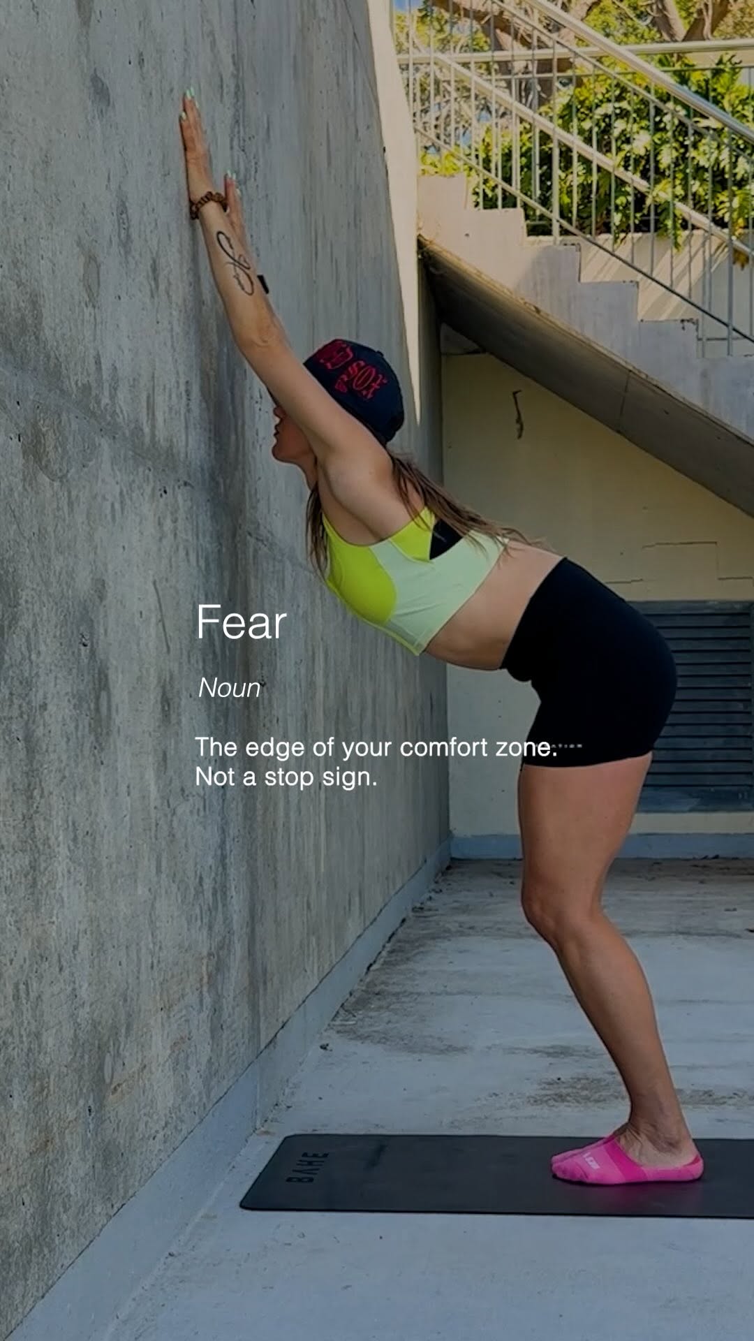 Fear at the edge of the comfort zone
